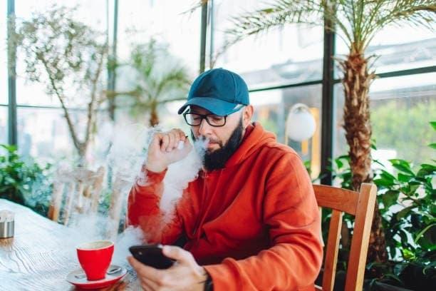 Electronic cigarette dangers exposed with expert commentary from nhà cái uy tin on public health risks