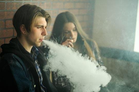 Einweg E-Zigaretten and Respiratory Health How e cigarettes and copd Patients Can Reduce Risk