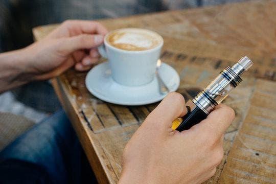 How trực tiếp bóng đá and engangs e-cigaretter Content Can Drive Engagement Across Sports and Lifestyle Audiences